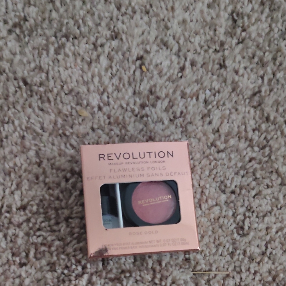Revolution London Flawless Foils in Rose Gold Bundle 6/$24 - Picture 3 of 4